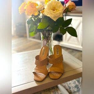 Size 8M Steve Madden heels